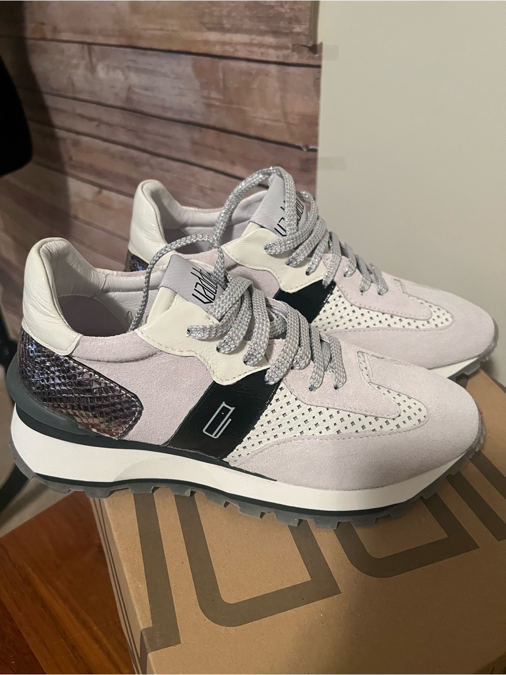 Brand New! Vaddia Rocco White Multi-Texture Jogger Sneakers